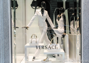 04-Mannequin_chez_Versace_à_Milan_.jpg
